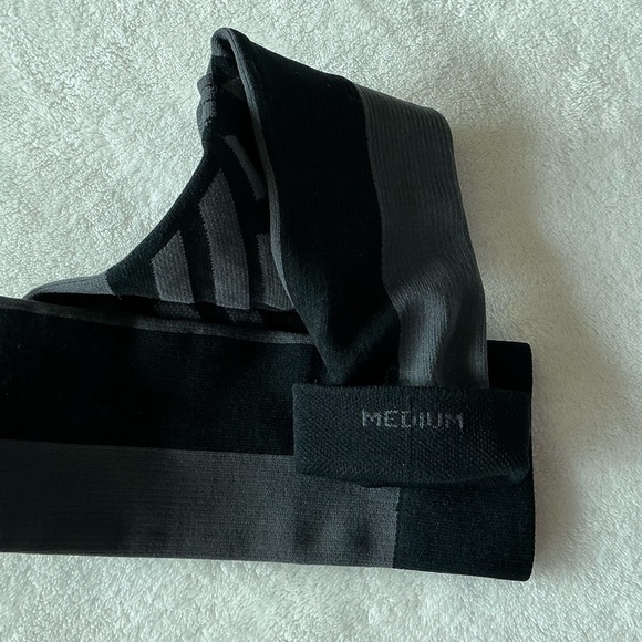 On Running Performance High Sock - Picture 8 of 9